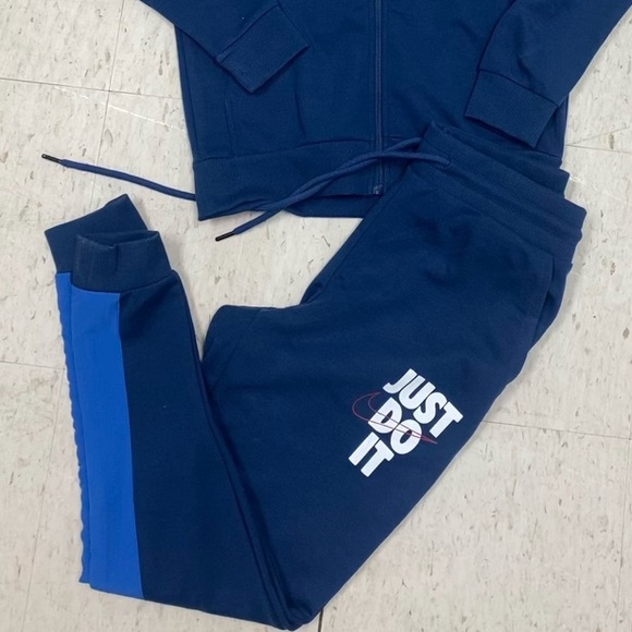 🔥🔥2019 Model Suits🔥🔥 - Picture 3 of 3